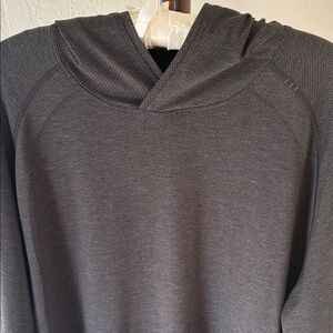 Men’s Lululemon lightweight hoodie